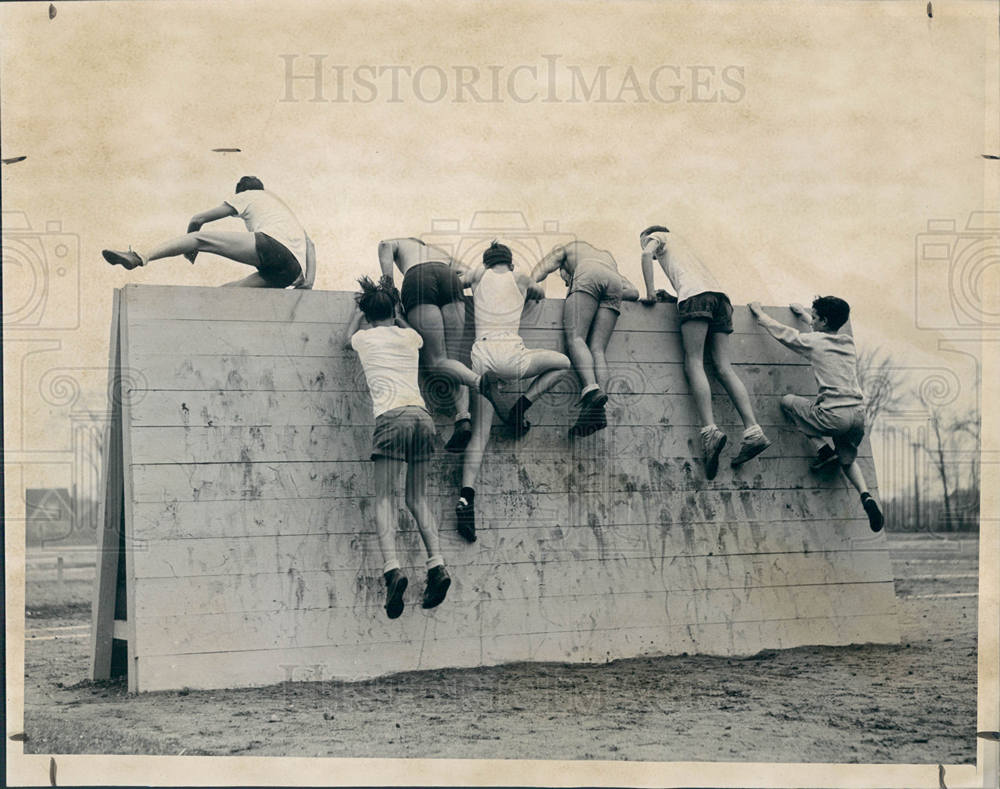 1942 Press Photo physical training school children - Historic Images