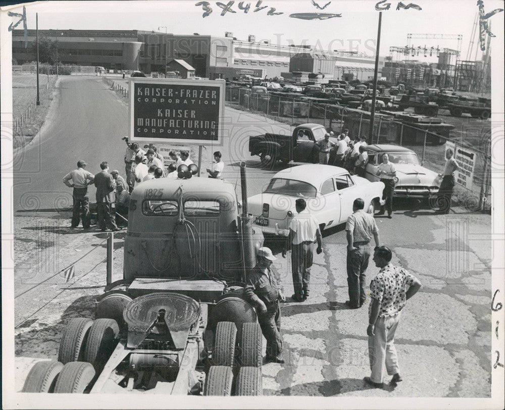 1953 Willow Run,WWII, Livonlia,trucks,plane-Historic Images