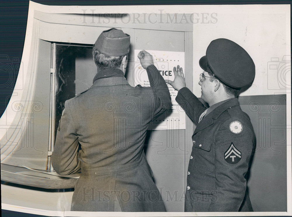 1944 Press Photo Army Sizes military - Historic Images