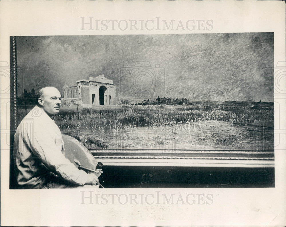  1928 Capt. W. Longstaff with his painting - Historic Images