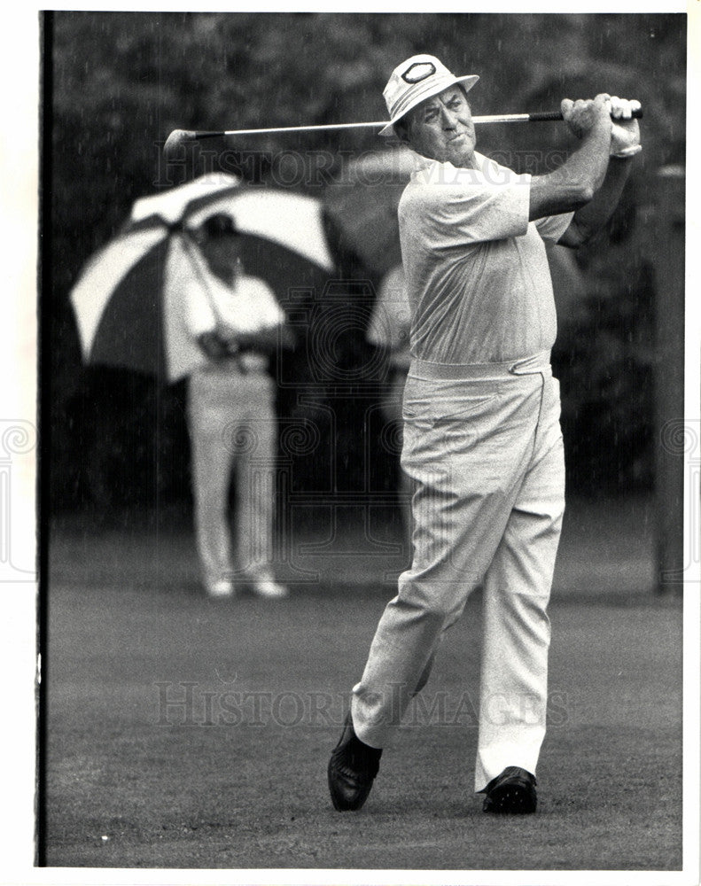 Press Photo Samuel Sam Snead Golf Golfer Swing Hit - Historic Images