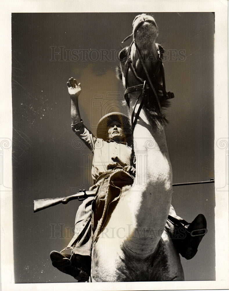 Press Photo England camel patrol policeman - Historic Images