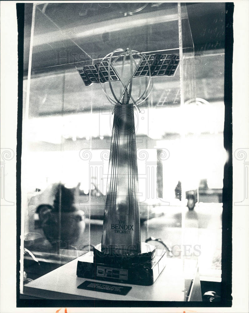 1988 Press Photo DETROIT GRAND PRIX Bendix Trophy - Historic Images