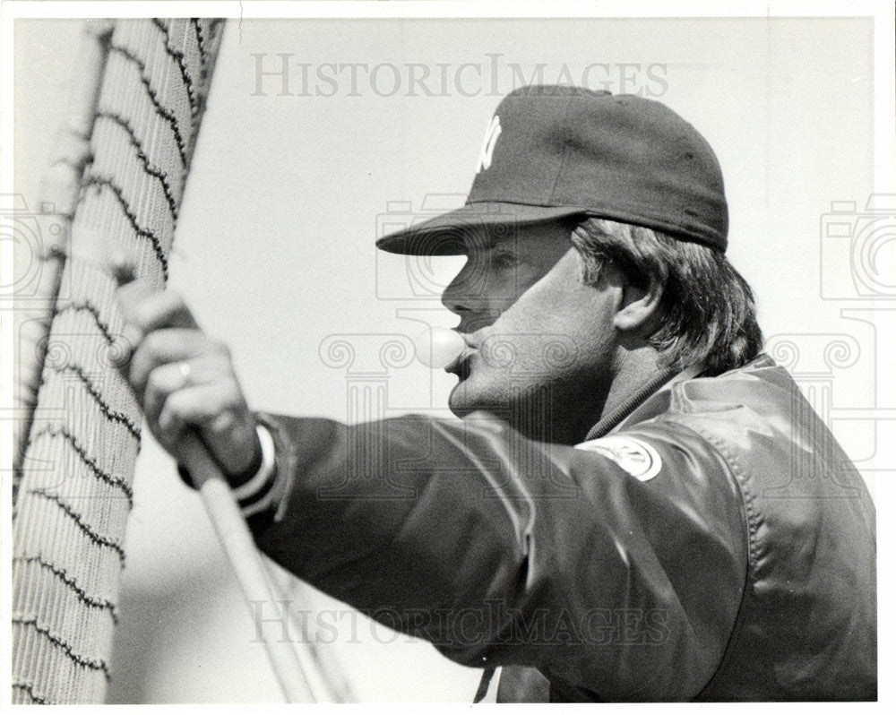 1986 Press Photo Lou Pinella New York Yankees Coach - Historic Images