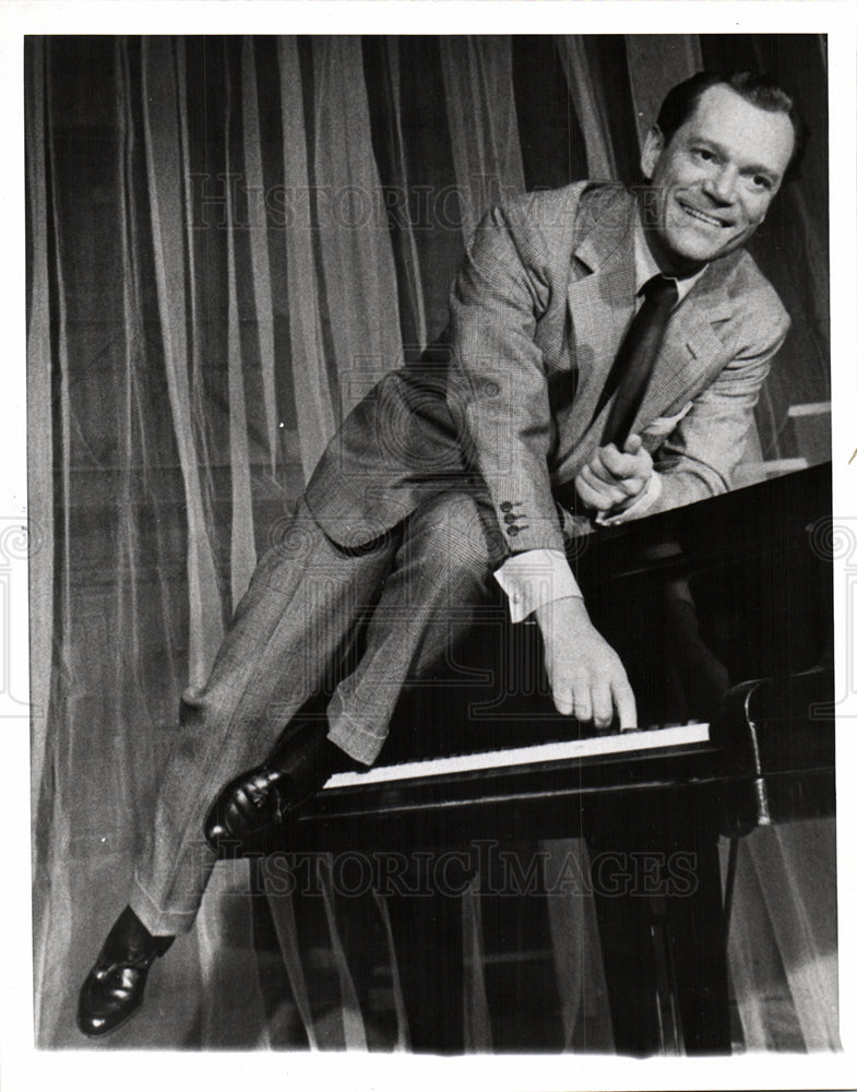 1956 Press Photo Eddie Constantine Singer France - Historic Images