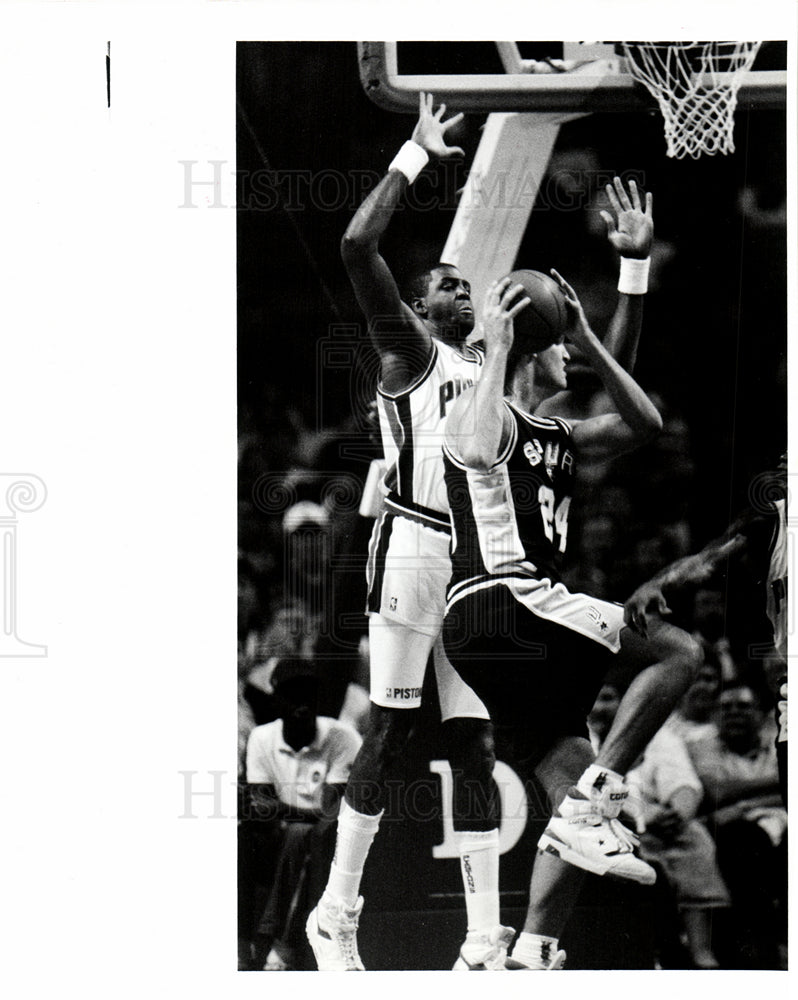 1990 Press Photo Tree Rollins Basketball player - Historic Images