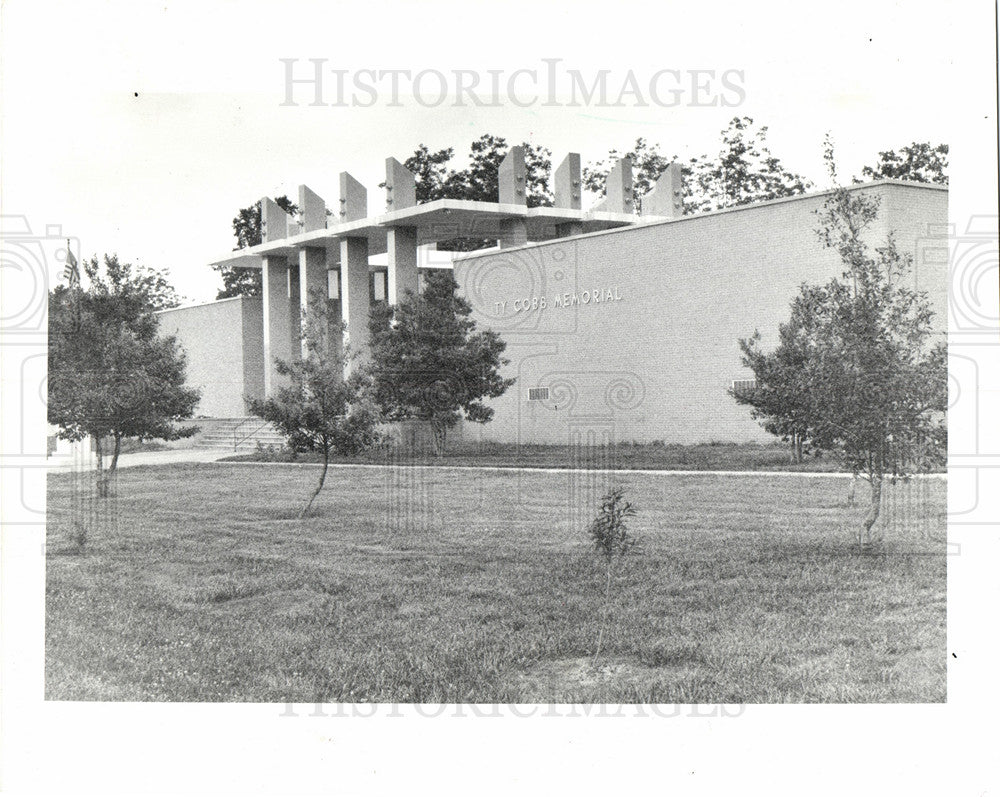 1985 Press Photo Ty Cobb Memorial  Royston&#39;s City Hall - Historic Images