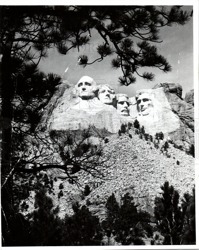 Press Photo Sculptures of America four presidents - Historic Images