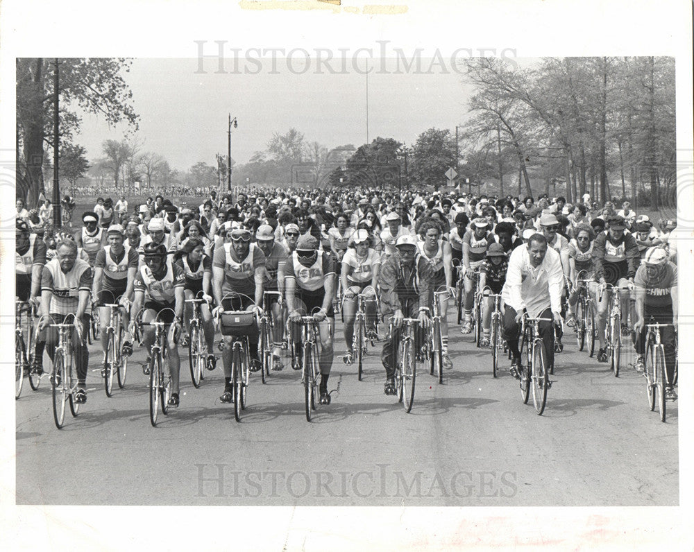 1975 bicycle bicycling - Historic Images