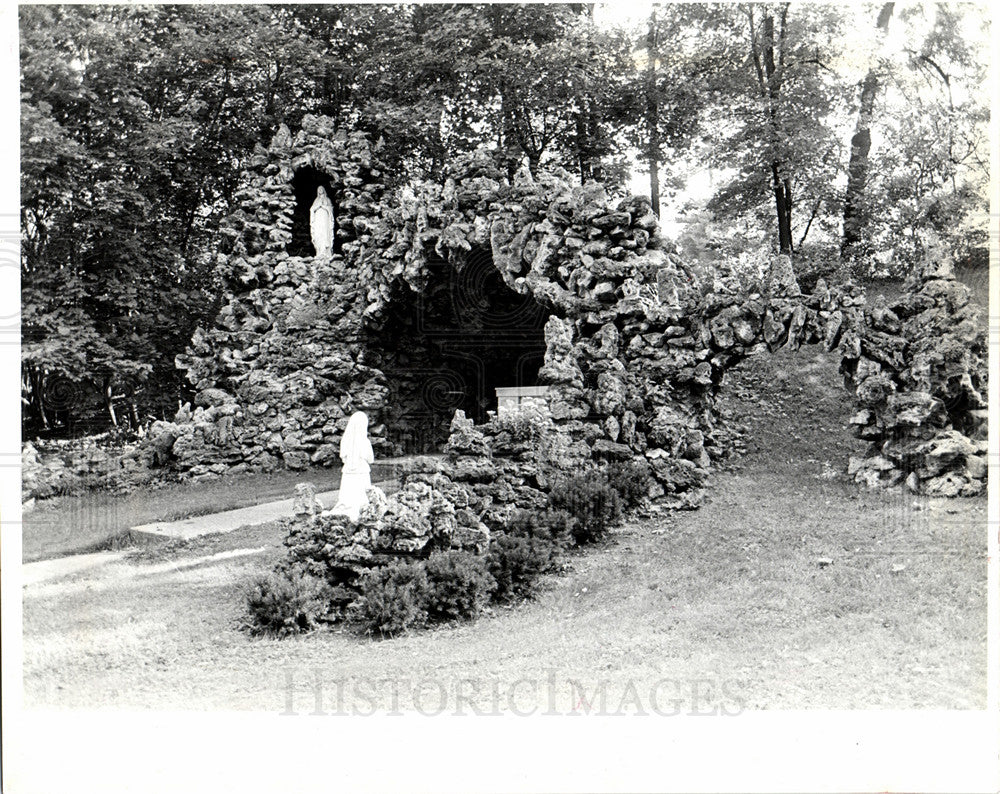 1984 Press Photo Manresa Jesuit Retreat Boomfield Hills - Historic Images