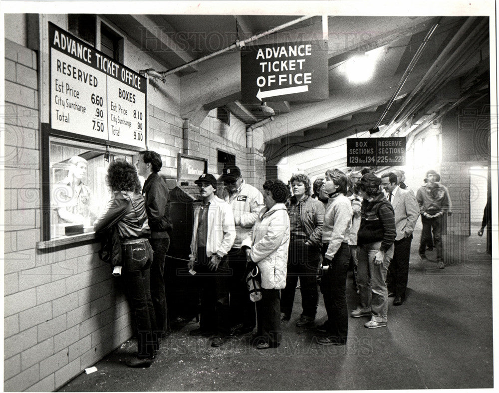 Press Photo box office line tickets - Historic Images