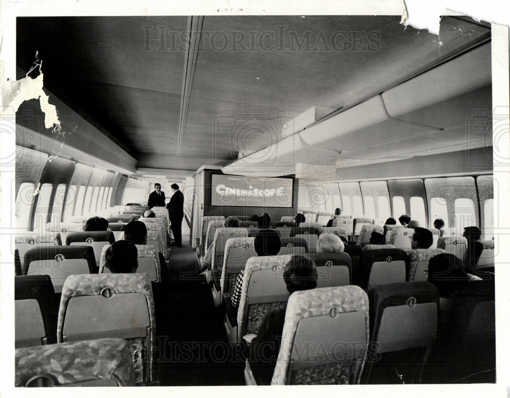 1968 Press Photo Boeing 747 wide screens economy class - Historic Images