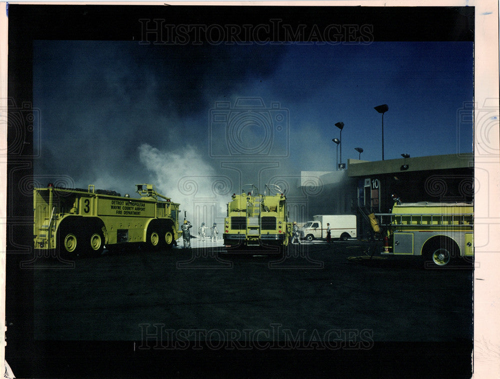 1987 Press Photo Firefighters 2268 Plane Crash Detroit - Historic Images