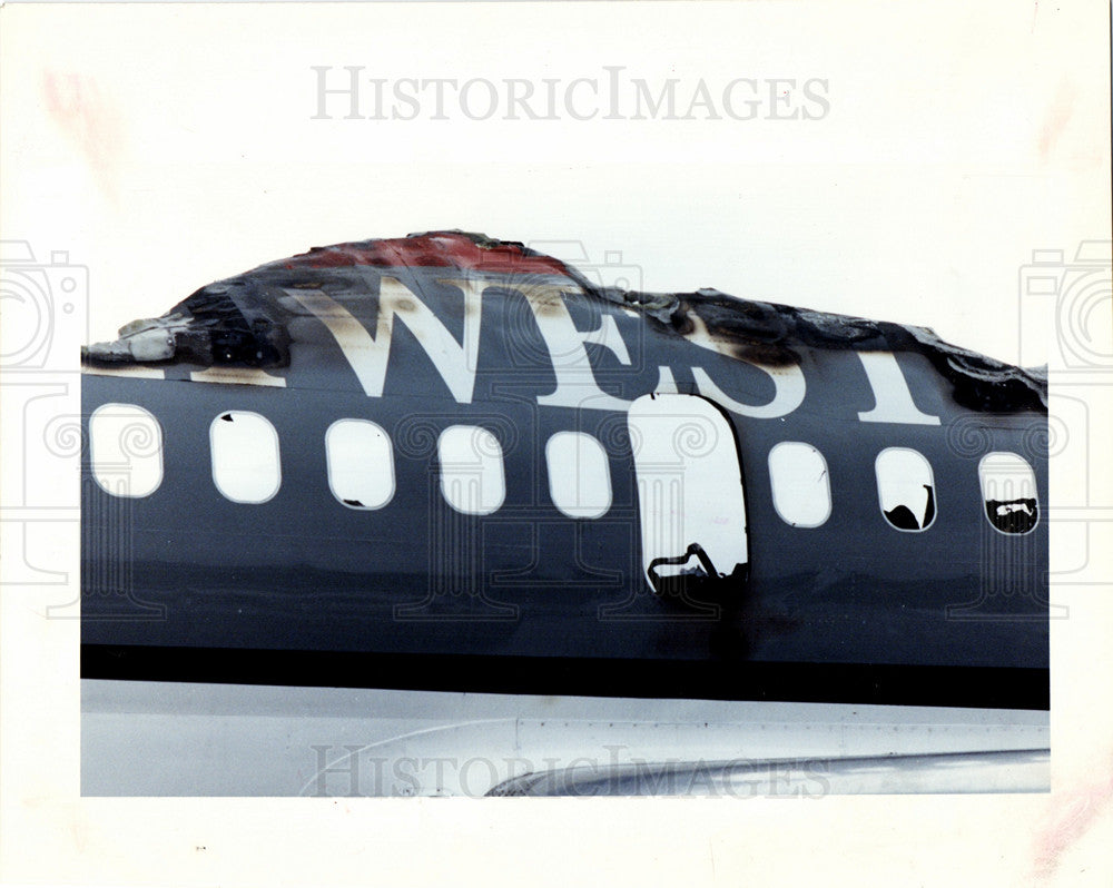 1990 Press Photo Detroit Northwest 1482 Plane Crash - Historic Images