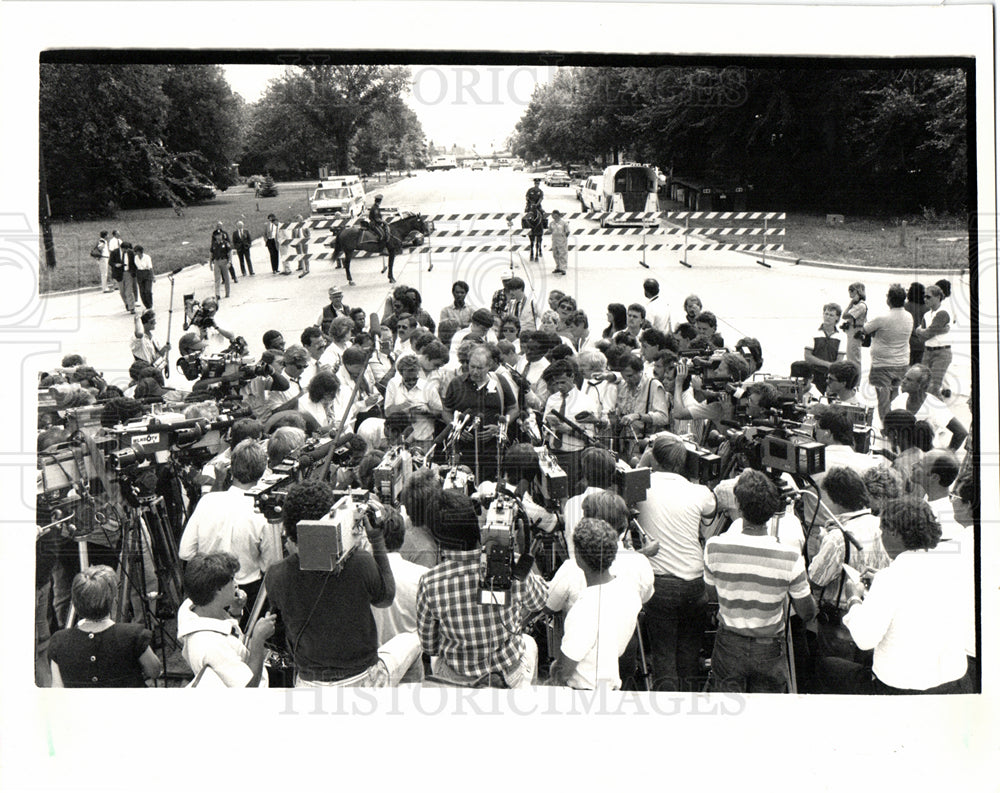 1987 Press Photo John Lauber Middlebelt Road Crash Site - Historic Images