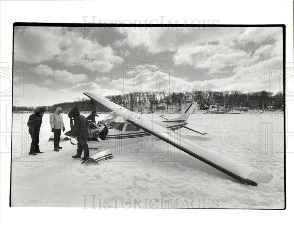 1986 Press Photo Airplane Accident cessna Centurian 210 - Historic Images