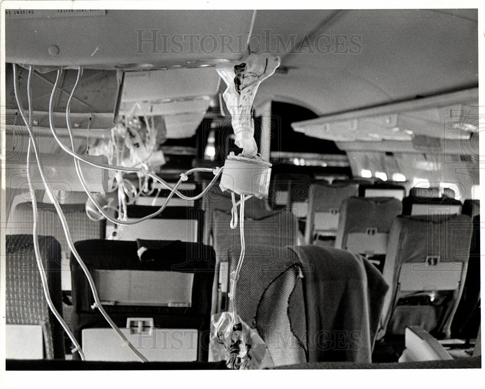 1979 Press Photo Airplane Accidents oxygen masks - Historic Images