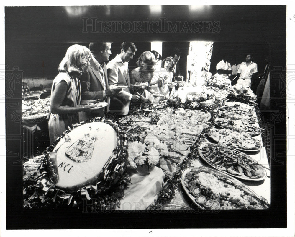 1985 Press Photo cruise ship food buffet - Historic Images