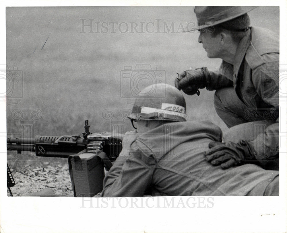 1973 Army Recruiting Soldier Machine Gun-Historic Images