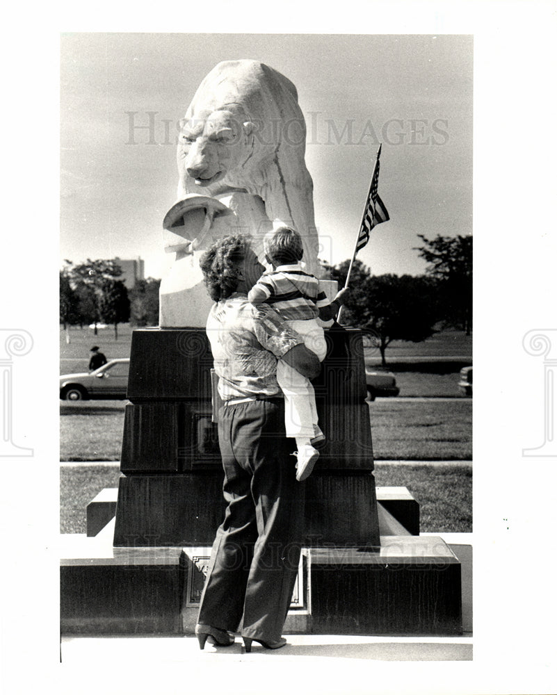 1987 Press Photo LOUISE VETERE AND GRANDSON NICHOLAS - Historic Images