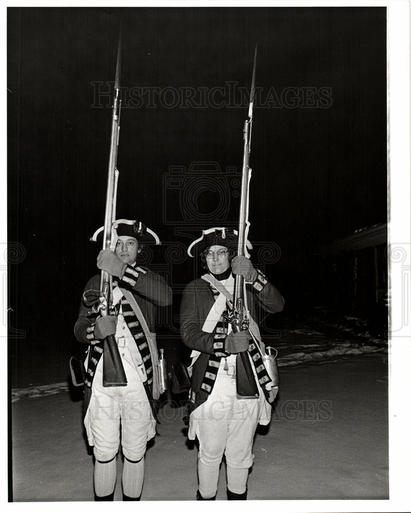 Press Photo Military uniform standardized dress - Historic Images