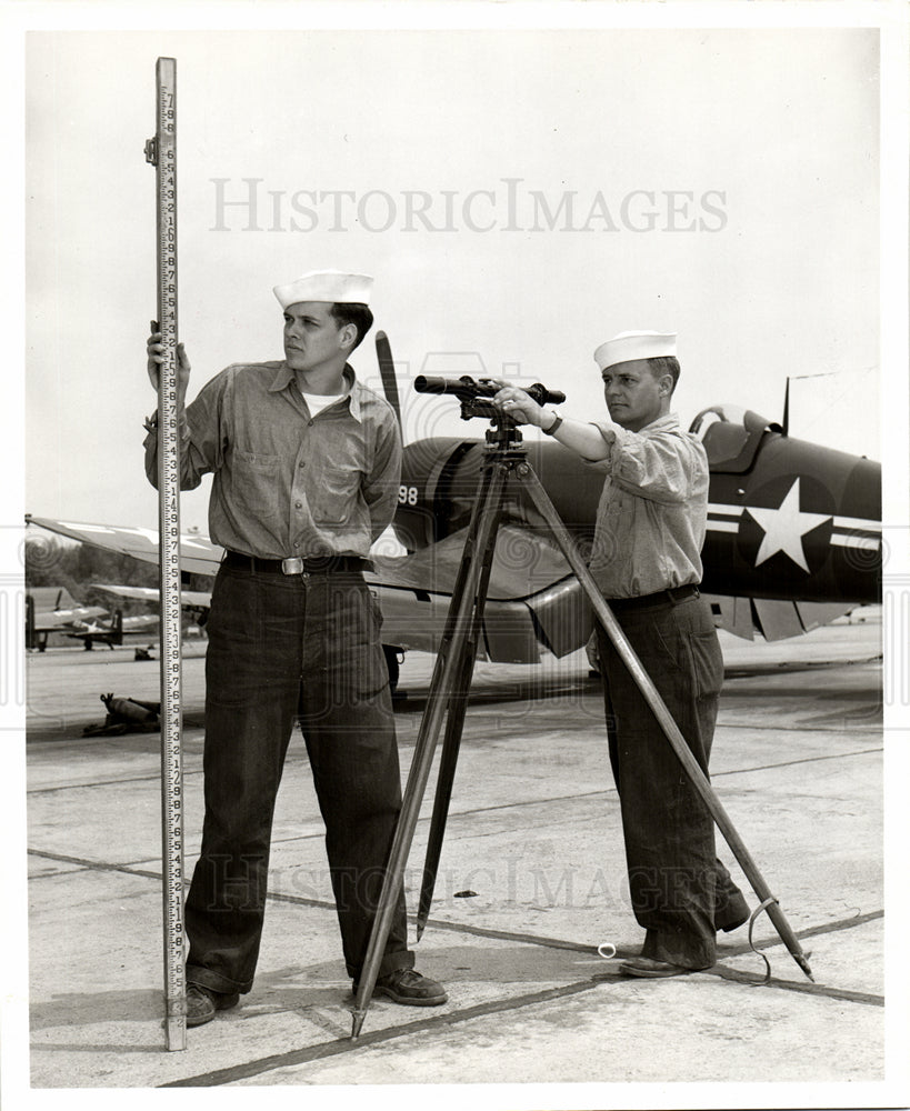 1949 Press Photo Navy Survey Grosse Ile Airport Burton - Historic Images