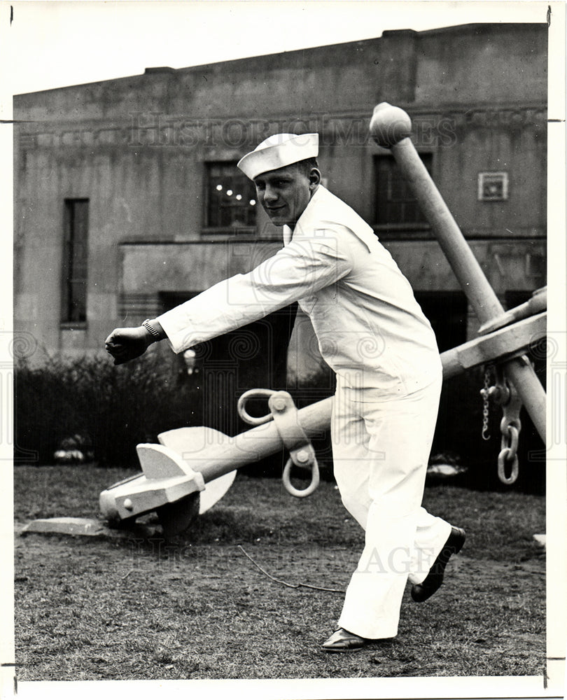 Press Photo Half turn jump Left Foot - Historic Images