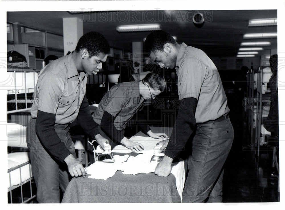 Press Photo Navy Sailors Barracks Inspection - Historic Images