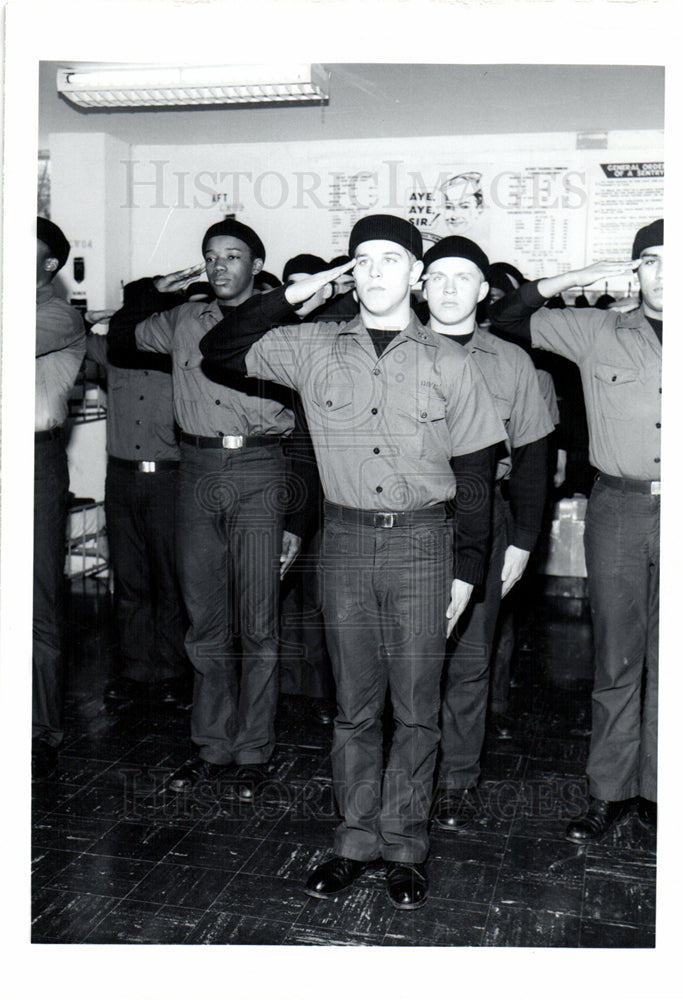 Press Photo NAVY HAND SALUTE Gesture - Historic Images