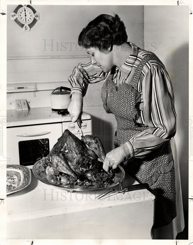 1942 Press Photo carve thanksgiving turkey - Historic Images