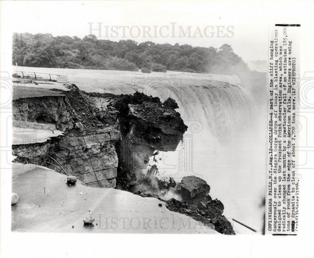 1954 Press Photo Niagra Falls blasting rock Prospect Pt - Historic Images