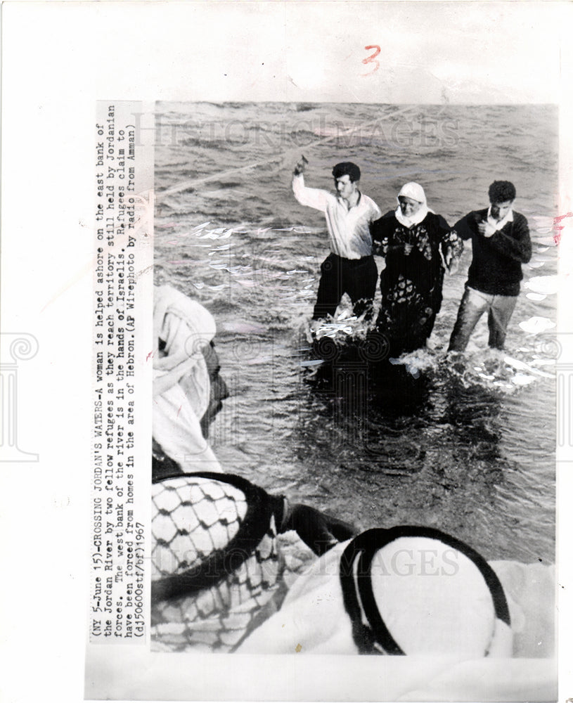 1967 Press Photo Refugees Jordan River Middle East - Historic Images