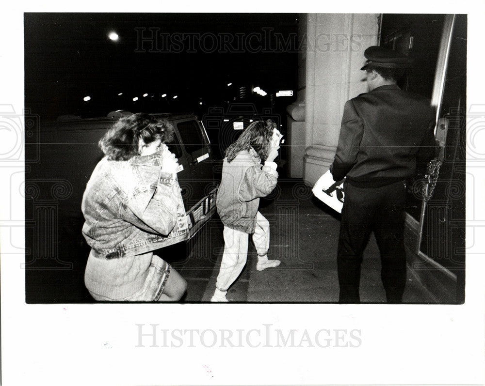 1986 Press Photo Detroit Police Curfew Devil&#39;s Night - Historic Images