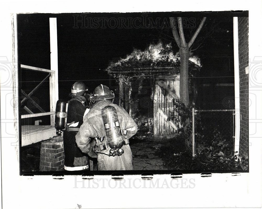 1987 Press Photo Detroit Devil&#39;s Night Arson Fire - Historic Images