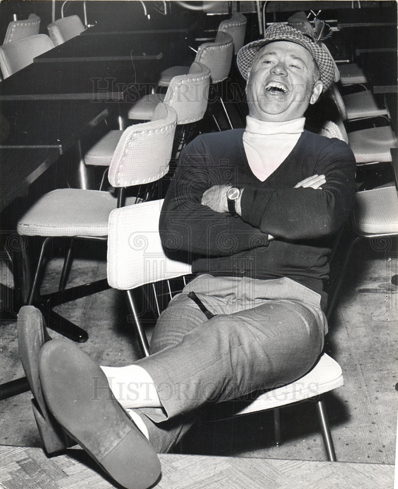 1968 Mickey Rooney laughs Roostertail - Historic Images