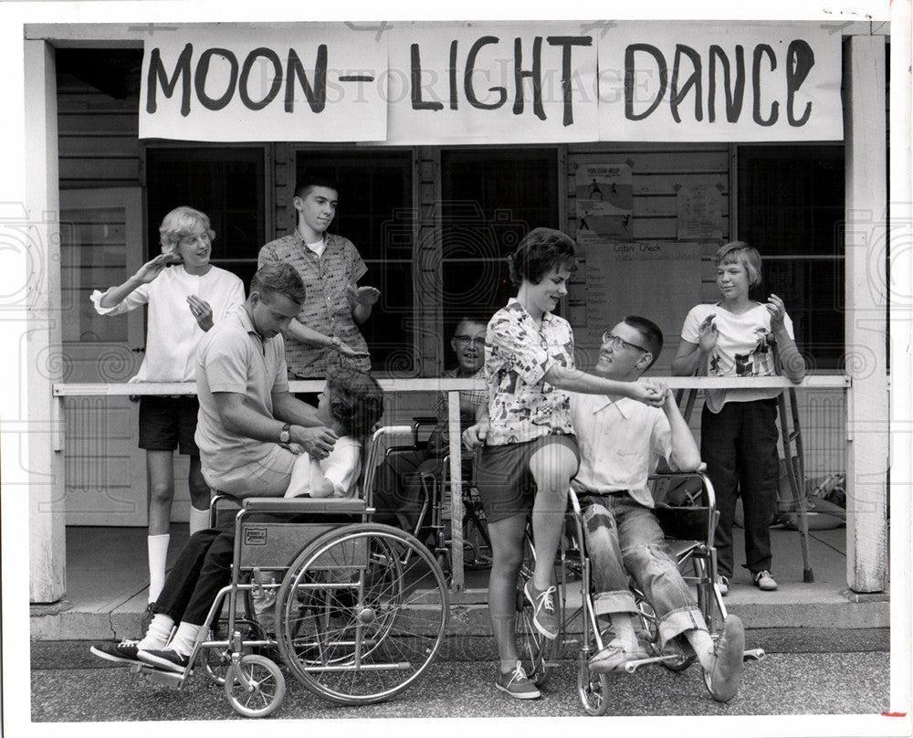 1963 Press Photo Indian Juails Camp, MOON LIGHT DANCE. - Historic Images