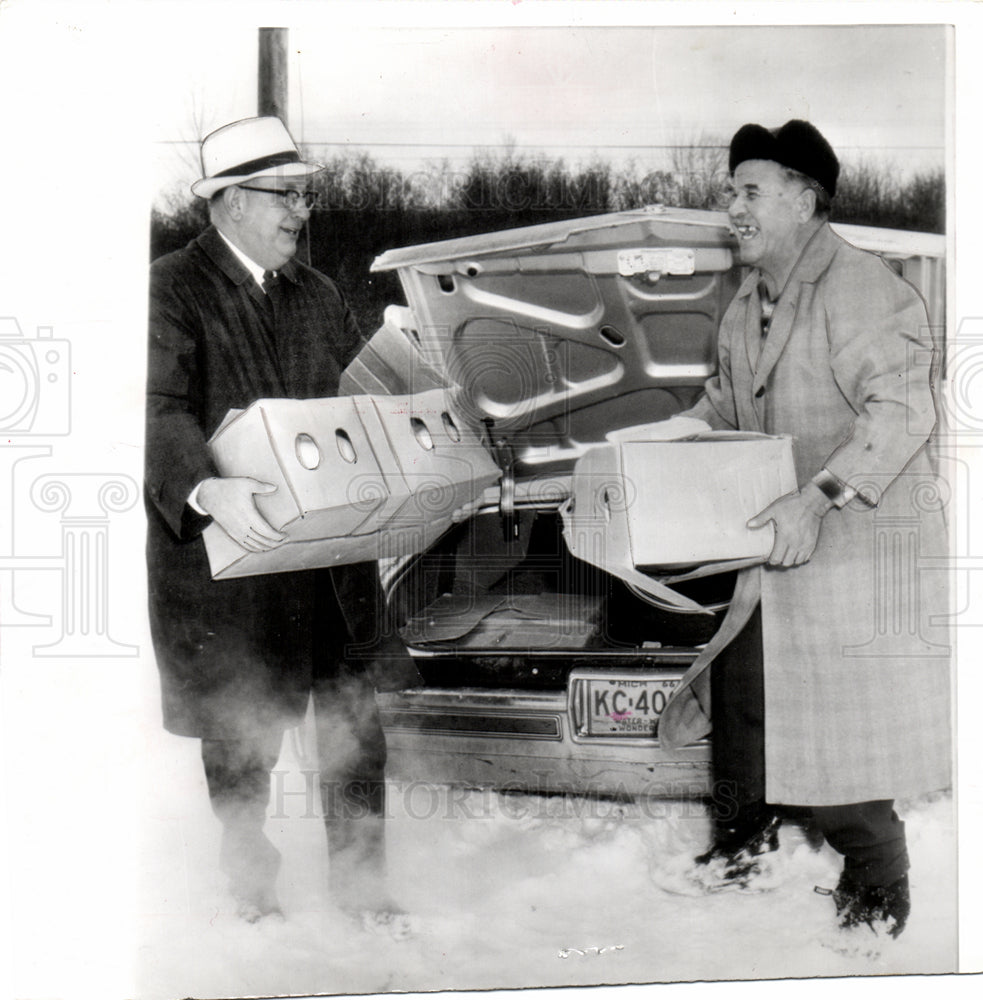 1966 Press Photo Indian Frank Burnash Roy Cavanaugh - Historic Images