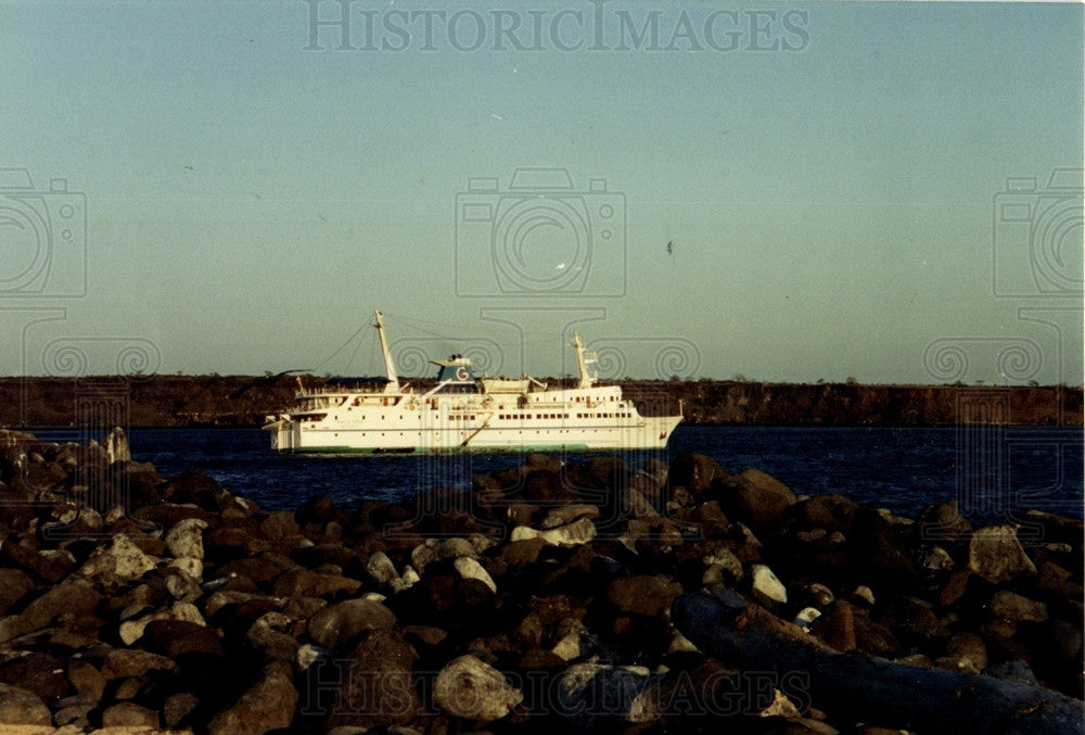 1993 Press Photo Santa Cruz Galapagos Islands - Historic Images