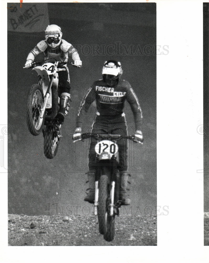 1980 John Day and Scott Lester take the big - Historic Images