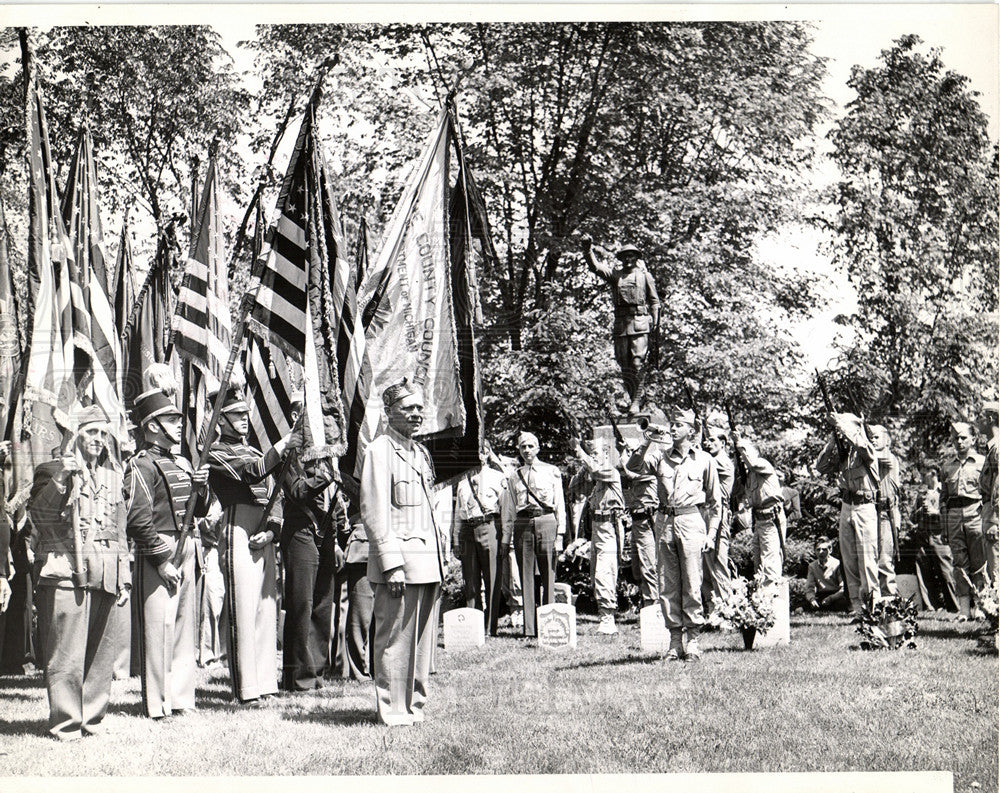 1945 Press Photo Memorial Day VFW Roseland Pk - Historic Images