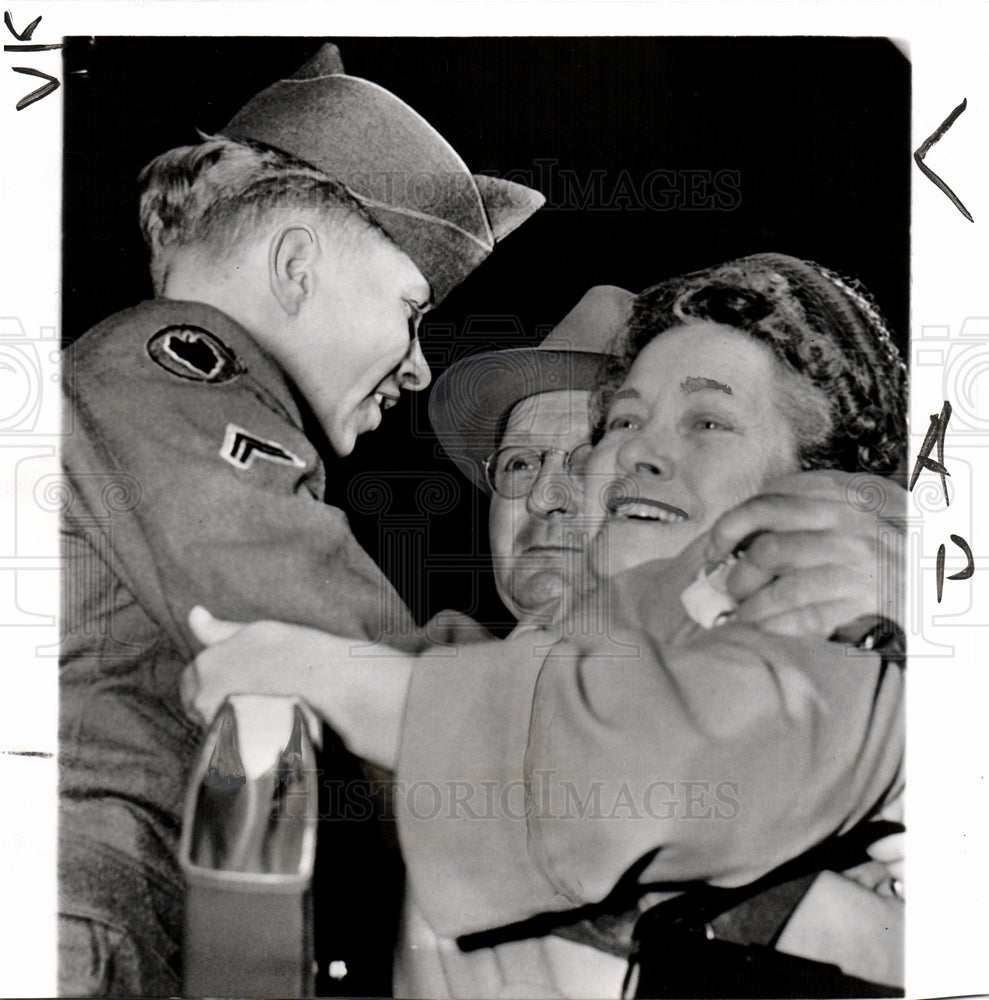 1951 Press Photo mr and mrs w.c.neave great their son d - Historic Images