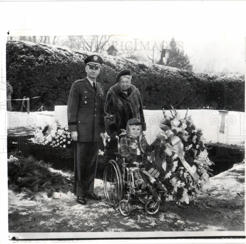 1962 Press Photo Johnny Maguire FDR grave Westmoreland - Historic Images