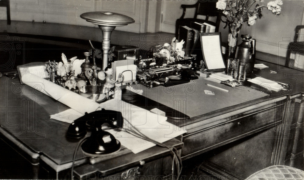 1939 F.D.R President desk white house-Historic Images