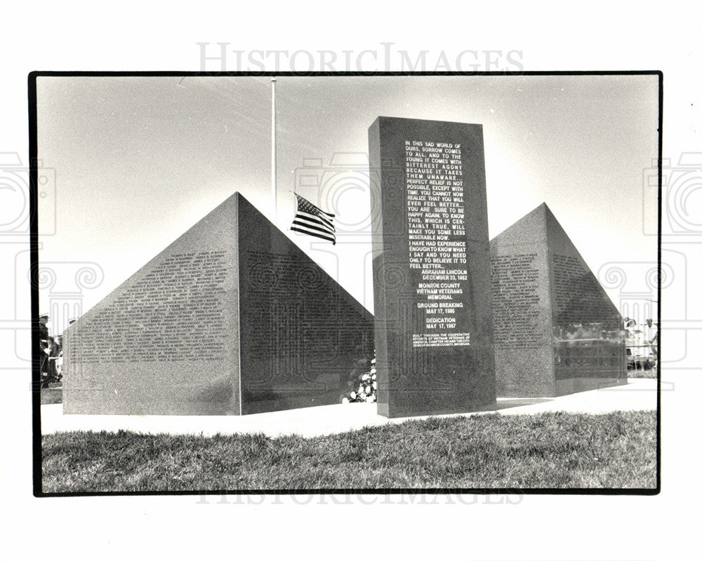 1987 Press Photo Vietnam war memorial Michigan Monroe - Historic Images