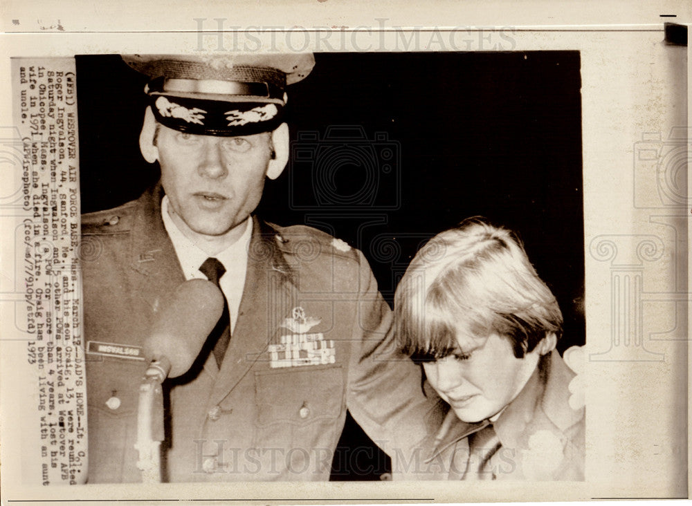 1973 Press Photo Roger Ingvalson reunited son Craig POW - Historic Images