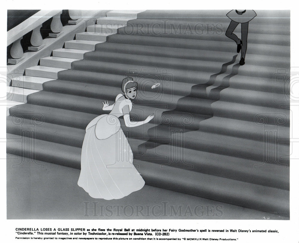 Press Photo CINDRELLA LOSES A GLASS SLIPPER - Historic Images