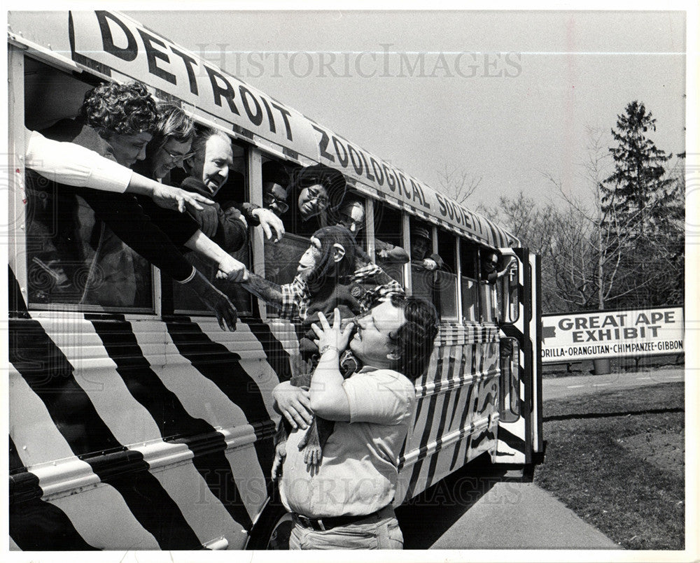 1975 detroit zoo great ape exit-Historic Images