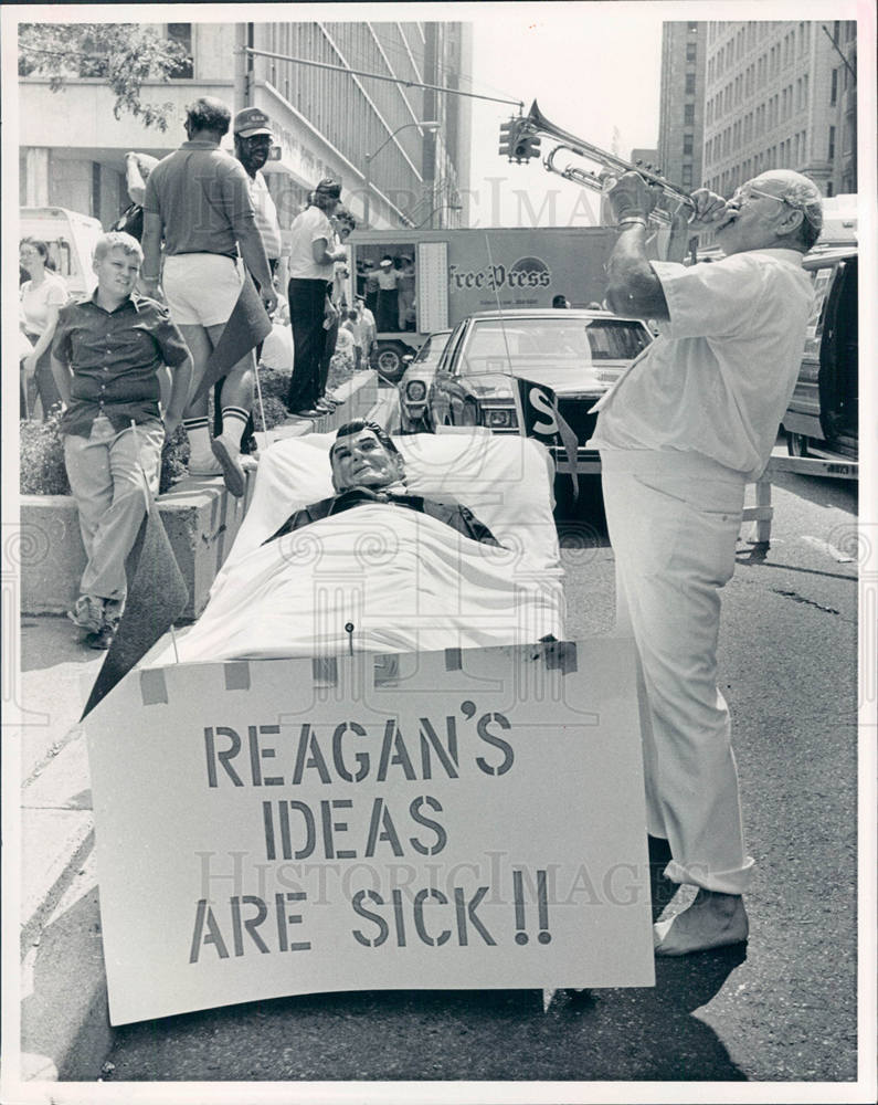 1983 Press Photo protest, demonstration, reagan - Historic Images