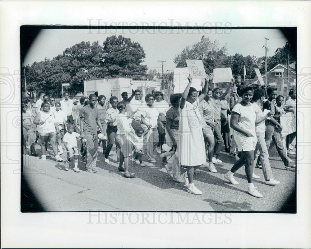 1986 Press Photo demonstrations - Historic Images