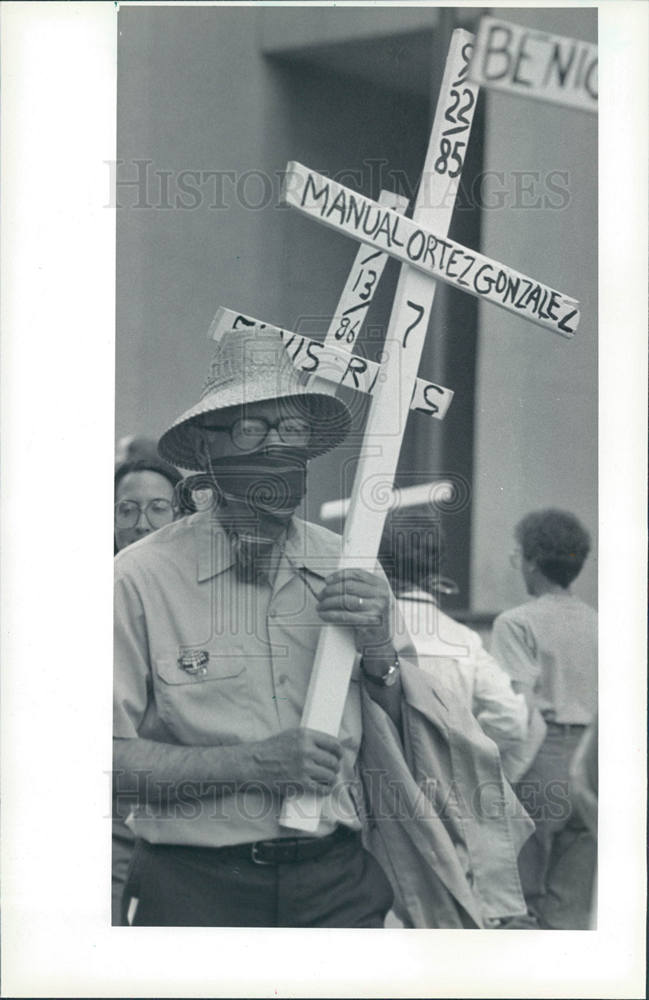 1986 Press Photo Salvadoran aid, Mcnamara - Historic Images